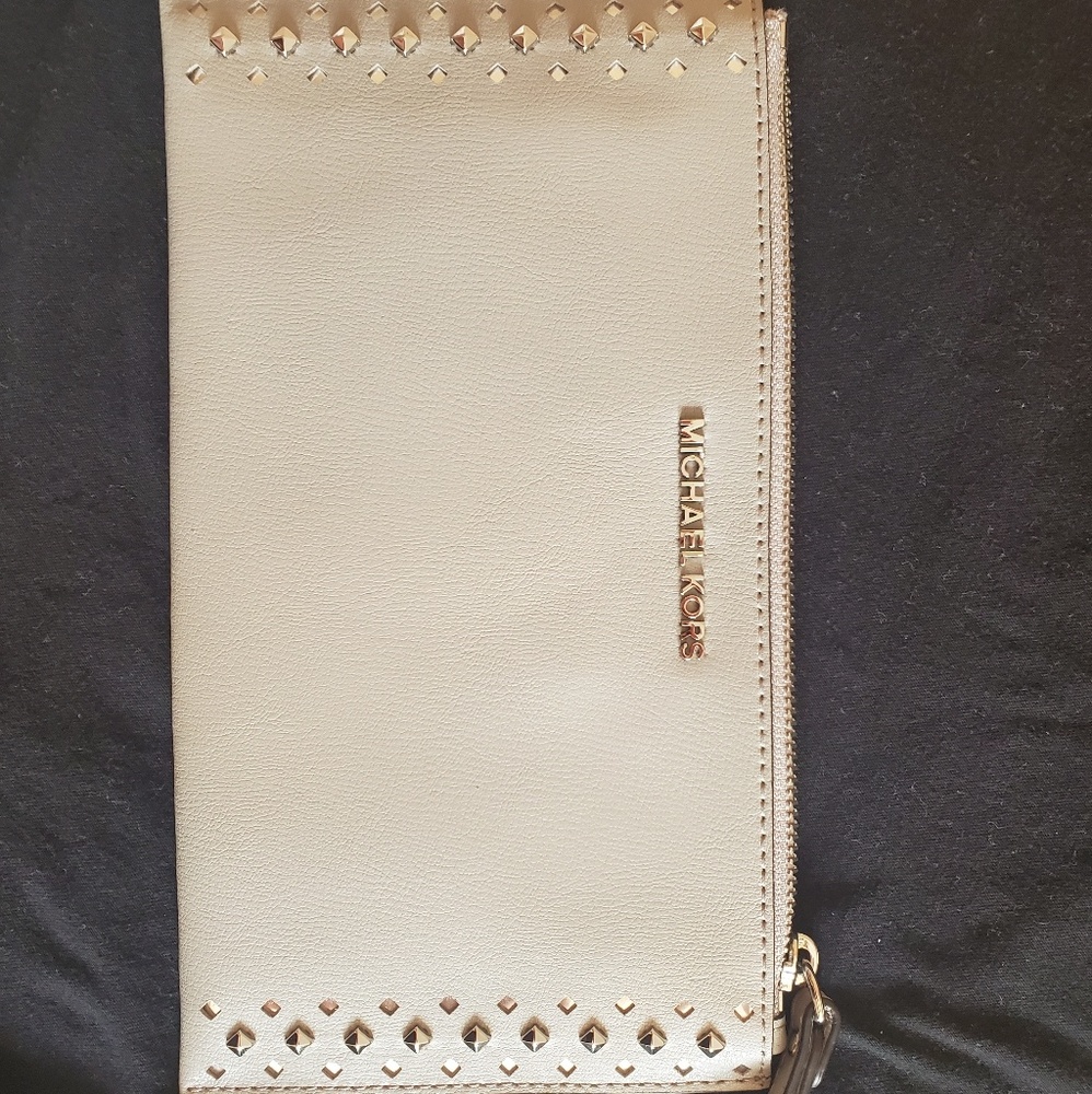 MK ENVELOPE WRISTLET